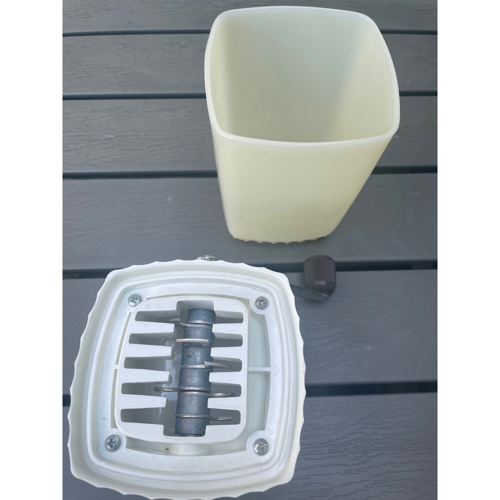 Vintage Manual Ice Crusher Hand Crank Retro Kitchen Tool Cream Brown Plastic - Picture 3 of 4